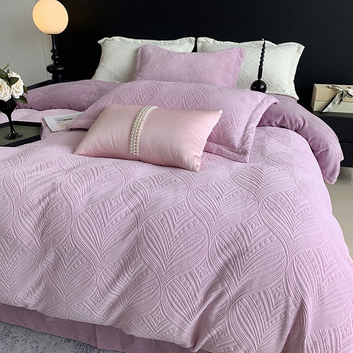 91家纺网 家纺一手货源 找家纺 莱豫家纺 2025新款全消光雕花牛奶绒四件套-流年 流年风信紫