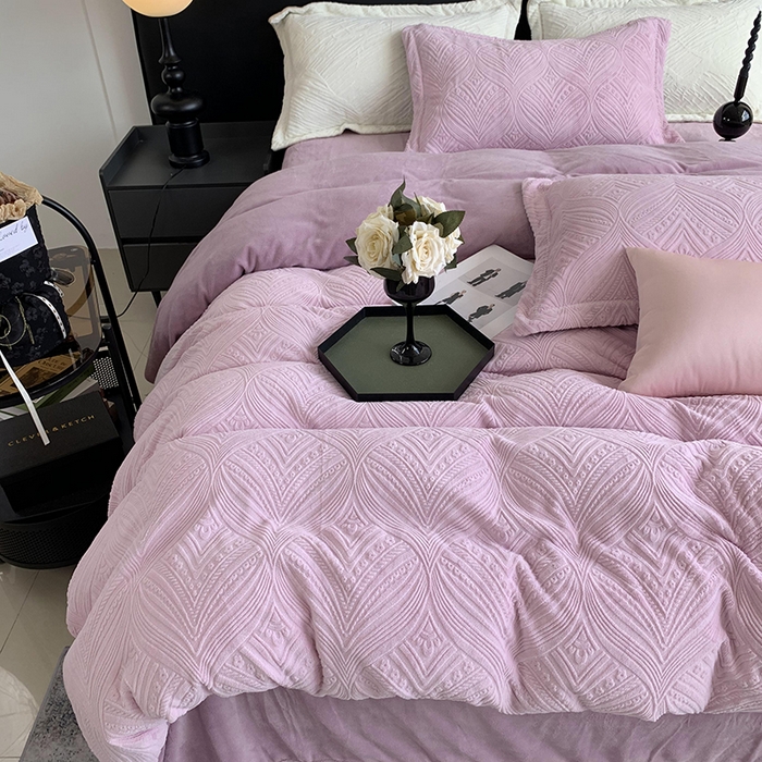 91家纺网 家纺一手货源 找家纺 莱豫家纺 2025新款全消光雕花牛奶绒四件套-流年 流年风信紫