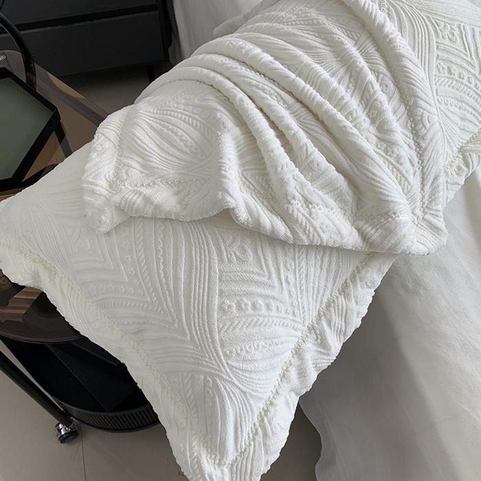 91家纺网 家纺一手货源 找家纺 莱豫家纺 2025新款全消光雕花牛奶绒四件套-流年 流年耀白