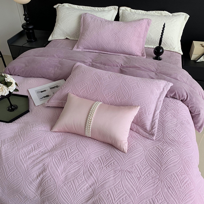 91家纺网 家纺一手货源 找家纺 莱豫家纺 2025新款全消光雕花牛奶绒四件套-流年 流年风信紫