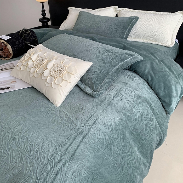 91家纺网 家纺一手货源 找家纺 莱豫家纺 2025新款全消光雕花牛奶绒四件套-流年 流年祖母绿