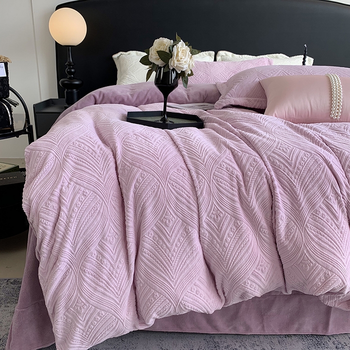 91家纺网 家纺一手货源 找家纺 莱豫家纺 2025新款全消光雕花牛奶绒四件套-流年 流年风信紫