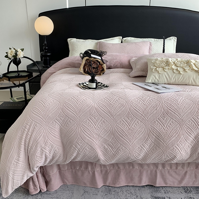 莱豫家纺 2025新款全消光雕花牛奶绒四件套-流年 流年肉桂粉