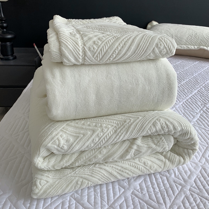 91家纺网 家纺一手货源 找家纺 莱豫家纺 2025新款全消光雕花牛奶绒四件套-流年 流年耀白