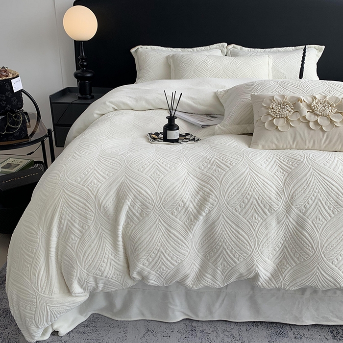 莱豫家纺 2025新款全消光雕花牛奶绒四件套-流年 流年耀白