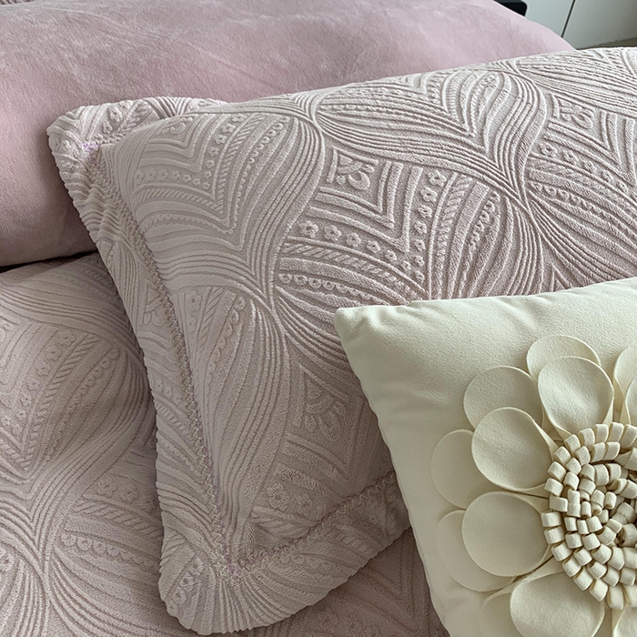 91家纺网 家纺一手货源 找家纺 莱豫家纺 2025新款全消光雕花牛奶绒四件套-流年 流年肉桂粉