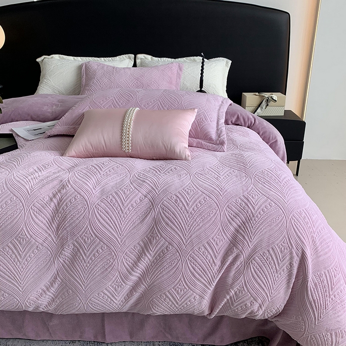 91家纺网 家纺一手货源 找家纺 莱豫家纺 2025新款全消光雕花牛奶绒四件套-流年 流年风信紫