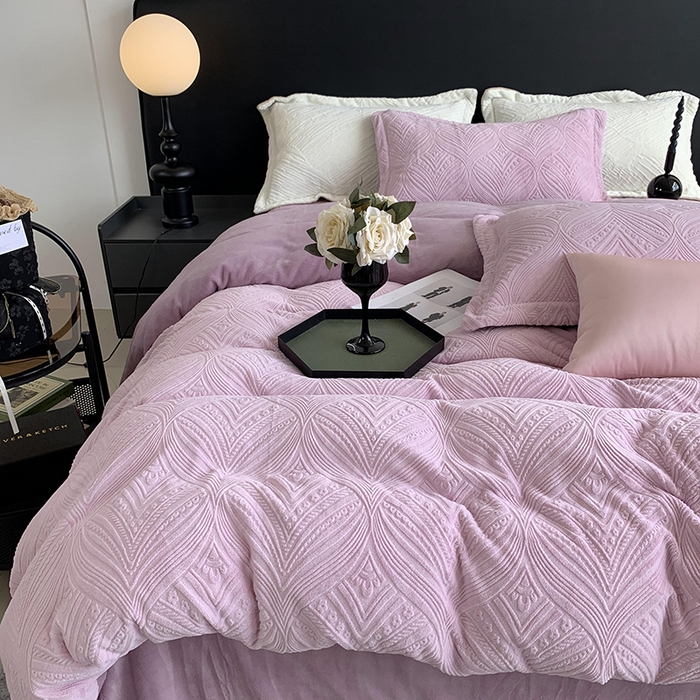 91家纺网 家纺一手货源 找家纺 莱豫家纺 2025新款全消光雕花牛奶绒四件套-流年 流年风信紫