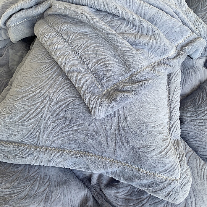 91家纺网 家纺一手货源 找家纺 莱豫家纺 2025新款全消光雕花牛奶绒四件套-流年 流年黛蓝灰