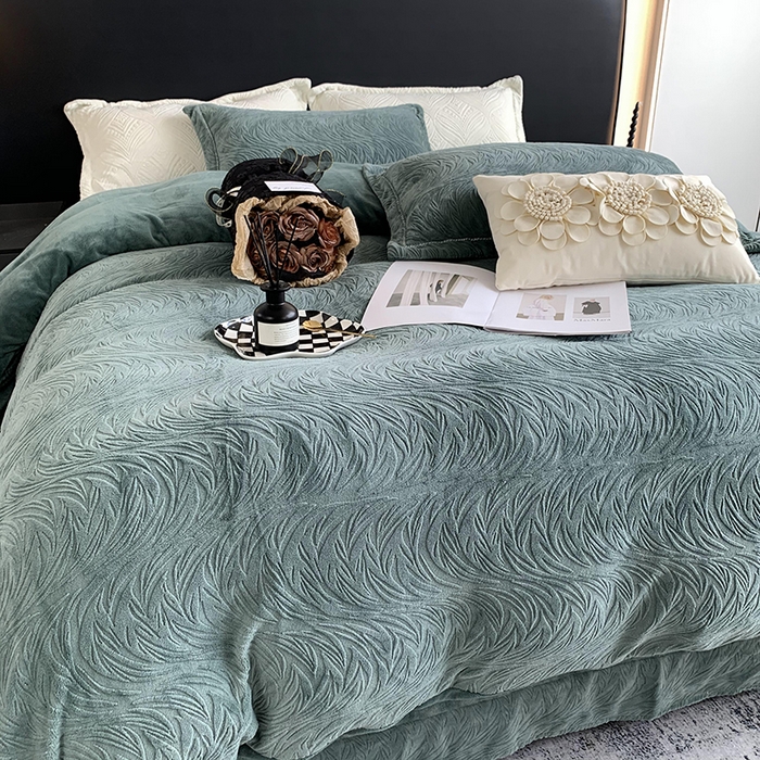 91家纺网 家纺一手货源 找家纺 莱豫家纺 2025新款全消光雕花牛奶绒四件套-流年 流年祖母绿