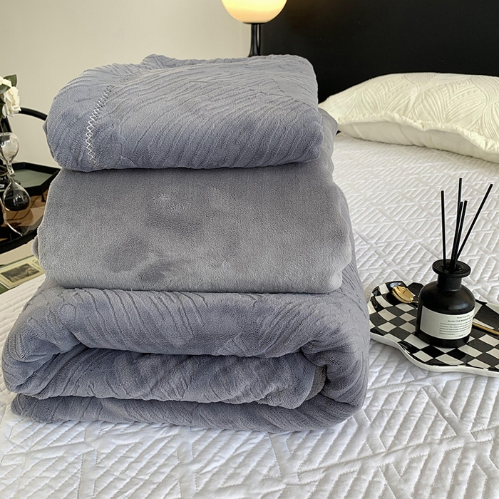 91家纺网 家纺一手货源 找家纺 莱豫家纺 2025新款全消光雕花牛奶绒四件套-流年 流年烟熏灰