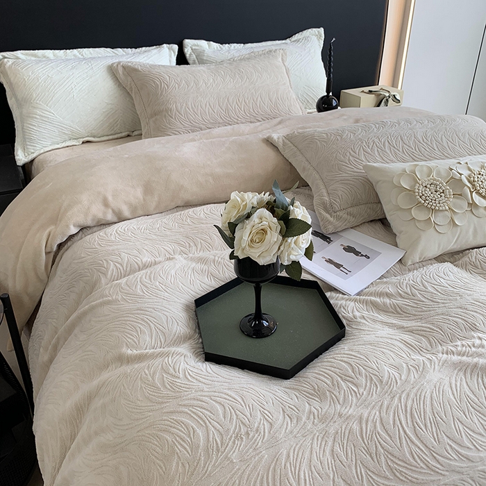 91家纺网 家纺一手货源 找家纺 莱豫家纺 2025新款全消光雕花牛奶绒四件套-流年 流年卡其