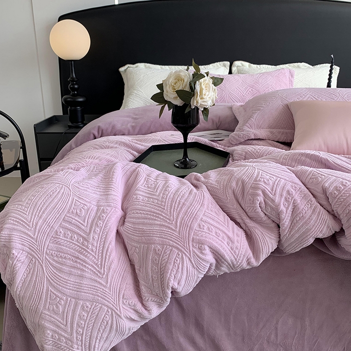 91家纺网 家纺一手货源 找家纺 莱豫家纺 2025新款全消光雕花牛奶绒四件套-流年 流年风信紫