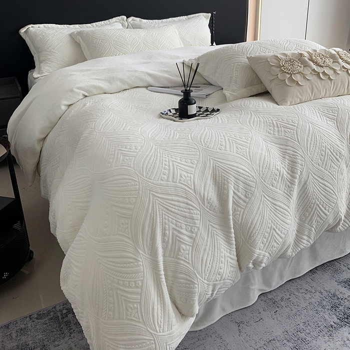 91家纺网 家纺一手货源 找家纺 莱豫家纺 2025新款全消光雕花牛奶绒四件套-流年 流年耀白