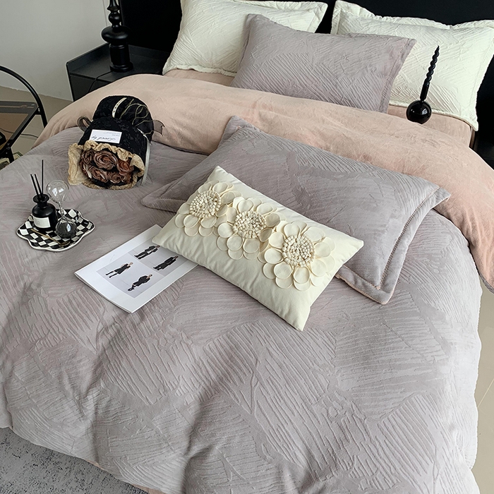 91家纺网 家纺一手货源 找家纺 莱豫家纺 2025新款全消光雕花牛奶绒四件套-流年 流年松露棕