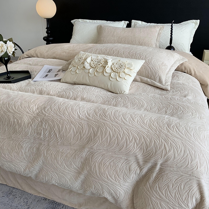 91家纺网 家纺一手货源 找家纺 莱豫家纺 2025新款全消光雕花牛奶绒四件套-流年 流年卡其