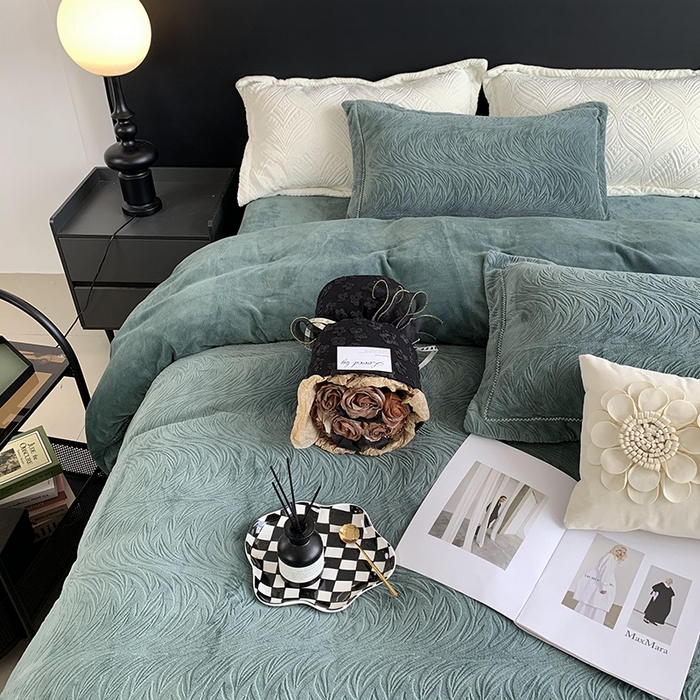 91家纺网 家纺一手货源 找家纺 莱豫家纺 2025新款全消光雕花牛奶绒四件套-流年 流年祖母绿