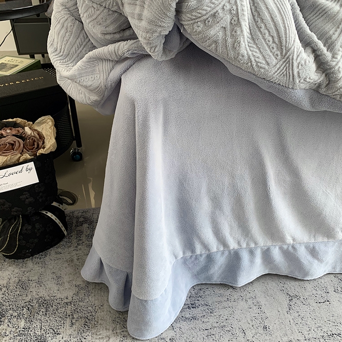 91家纺网 家纺一手货源 找家纺 莱豫家纺 2025新款全消光雕花牛奶绒四件套-流年 流年木薯灰