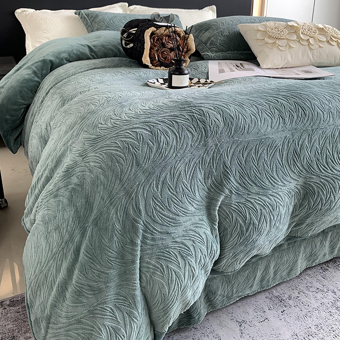 91家纺网 家纺一手货源 找家纺 莱豫家纺 2025新款全消光雕花牛奶绒四件套-流年 流年祖母绿