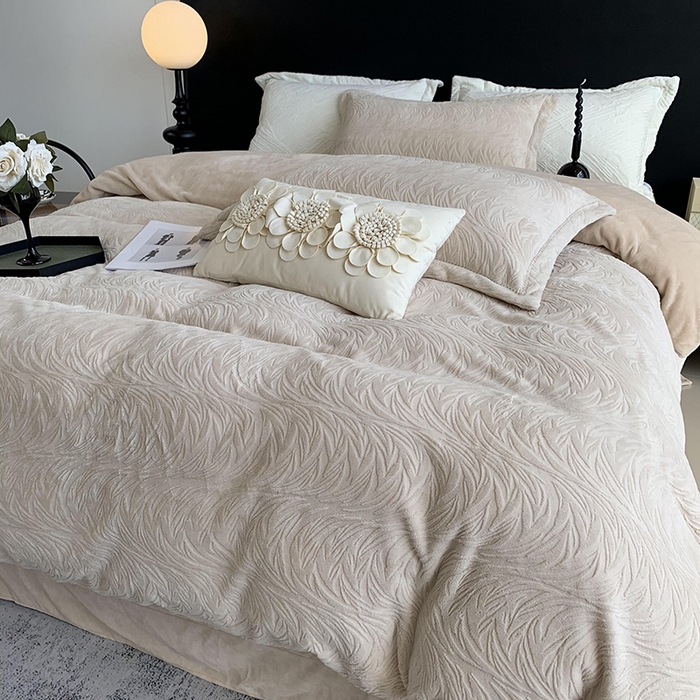 91家纺网 家纺一手货源 找家纺 莱豫家纺 2025新款全消光雕花牛奶绒四件套-流年 流年卡其