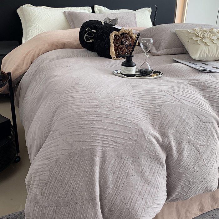 91家纺网 家纺一手货源 找家纺 莱豫家纺 2025新款全消光雕花牛奶绒四件套-流年 流年松露棕