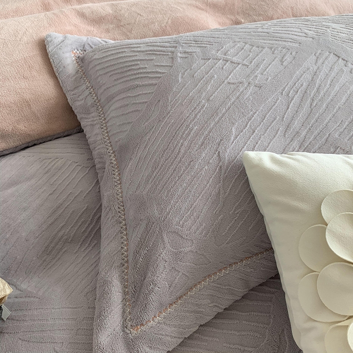 91家纺网 家纺一手货源 找家纺 莱豫家纺 2025新款全消光雕花牛奶绒四件套-流年 流年松露棕