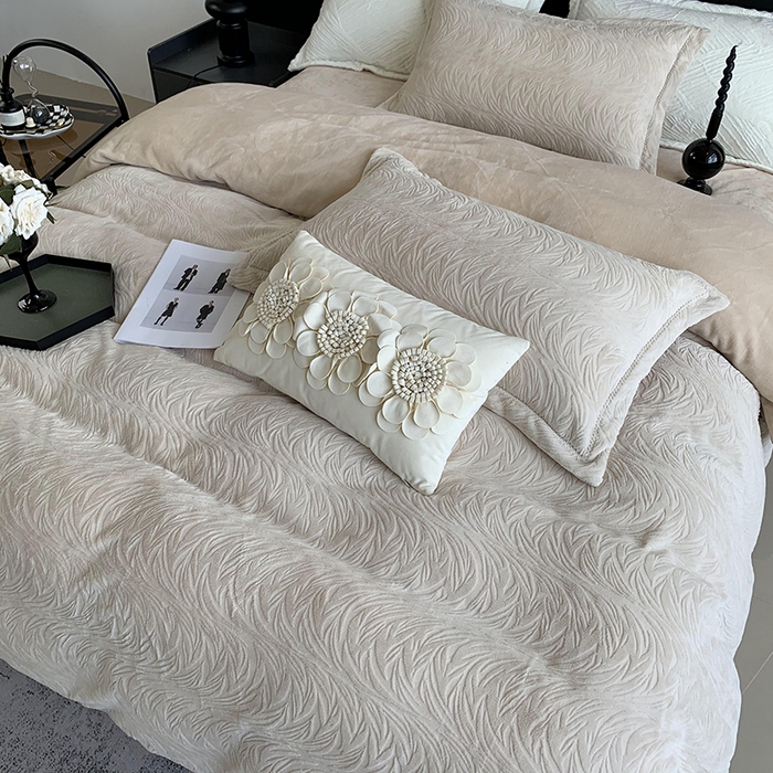 91家纺网 家纺一手货源 找家纺 莱豫家纺 2025新款全消光雕花牛奶绒四件套-流年 流年卡其