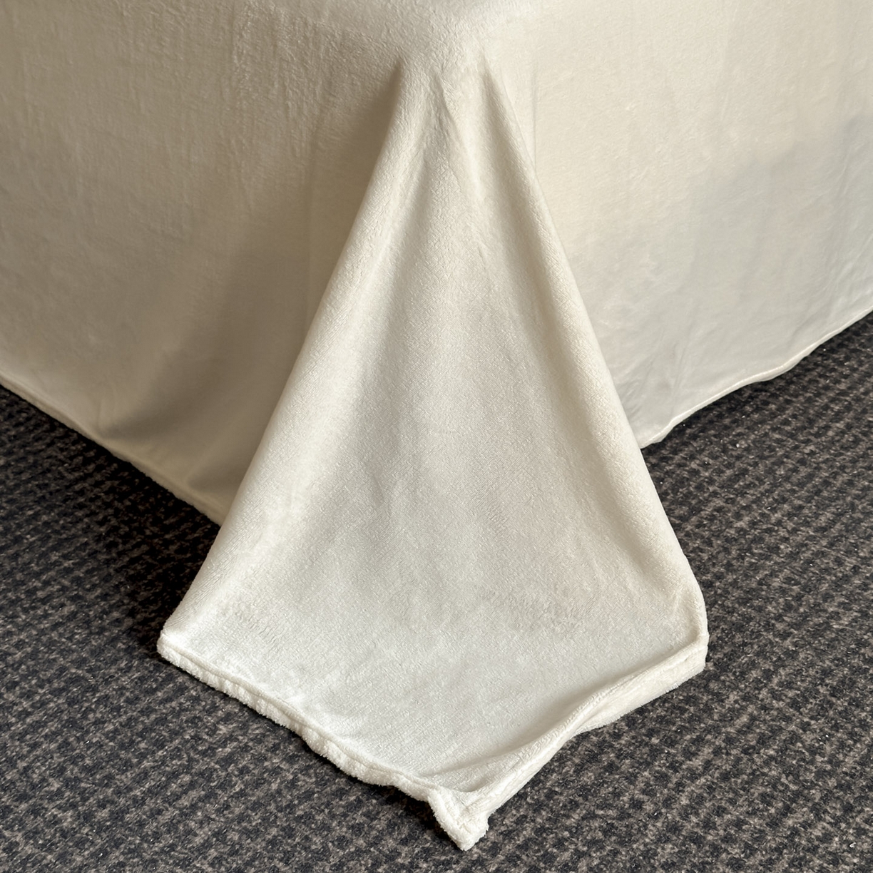 91家纺网 家纺一手货源 找家纺 源舍家纺 2025新款色织拼色编织提花轻奢牛奶绒四件套（场景一） 织锦-白露