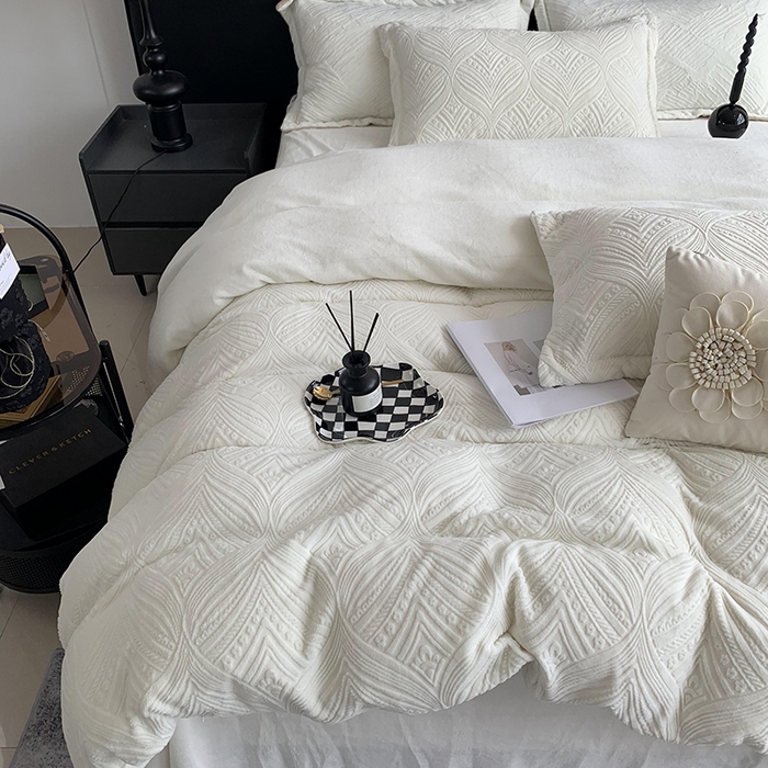 91家纺网 家纺一手货源 找家纺 莱豫家纺 2025新款全消光雕花牛奶绒四件套-流年 流年耀白