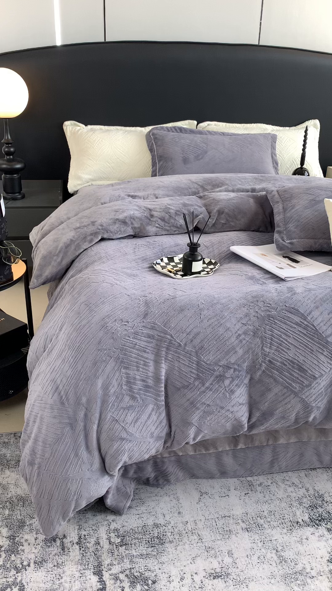 91家纺网 家纺一手货源 找家纺 莱豫家纺 2025新款全消光雕花牛奶绒四件套-流年 流年烟熏灰