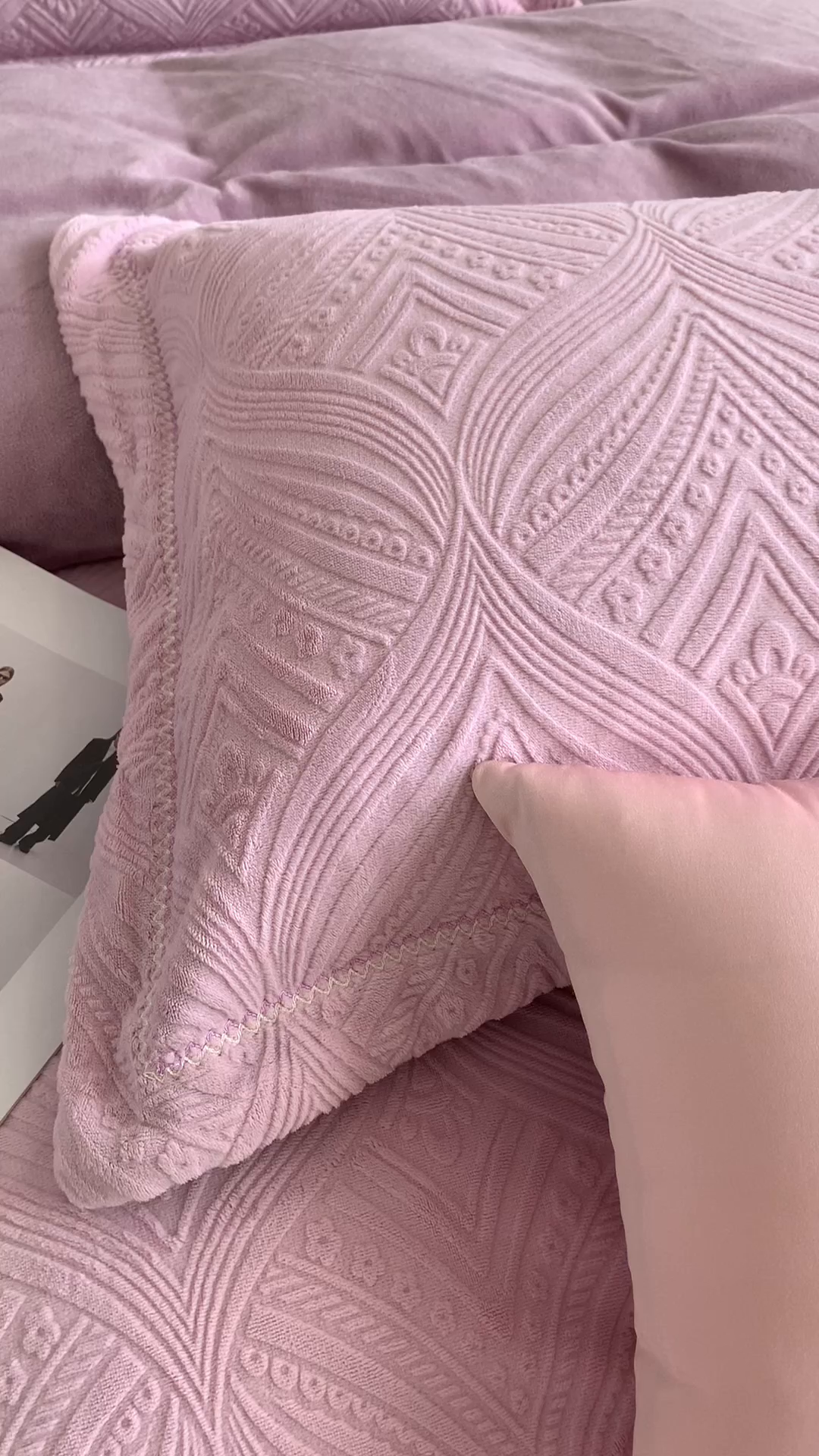 91家纺网 家纺一手货源 找家纺 莱豫家纺 2025新款全消光雕花牛奶绒四件套-流年 流年风信紫