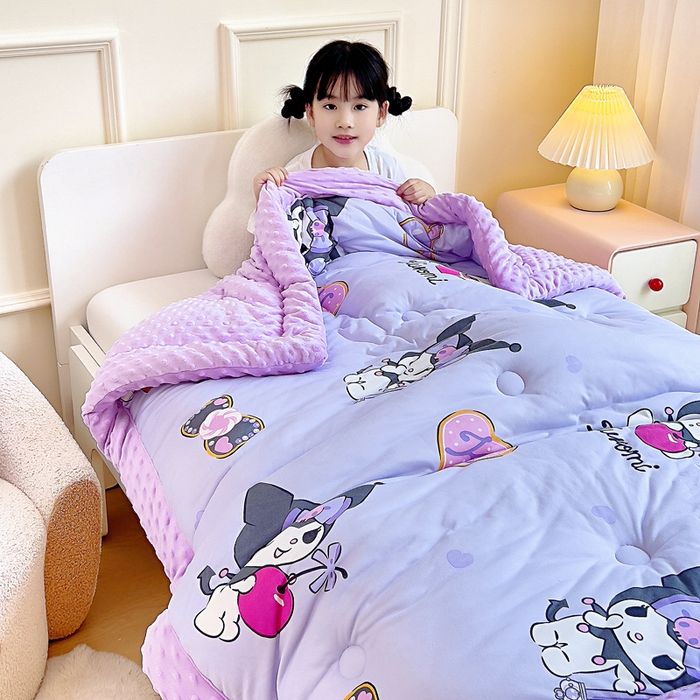 91家纺网 家纺一手货源 找家纺 吉咪兔家纺 25年新款三丽鸥库洛米儿童豆豆被针织棉幼儿园宝宝午睡春秋四季婴儿被子苹果库洛米