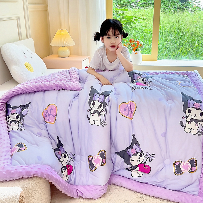 91家纺网 家纺一手货源 找家纺 吉咪兔家纺 25年新款三丽鸥库洛米儿童豆豆被针织棉幼儿园宝宝午睡春秋四季婴儿被子苹果库洛米