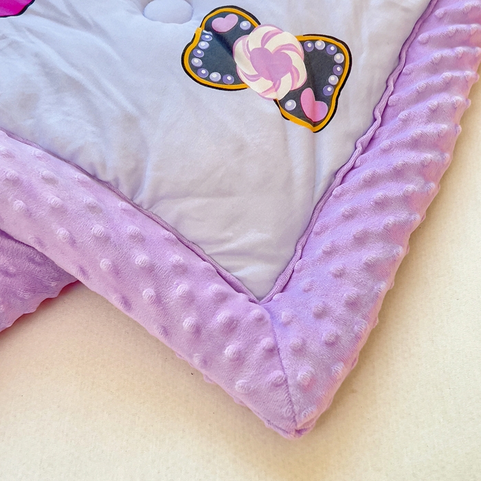 91家纺网 家纺一手货源 找家纺 吉咪兔家纺 25年新款三丽鸥库洛米儿童豆豆被针织棉幼儿园宝宝午睡春秋四季婴儿被子苹果库洛米