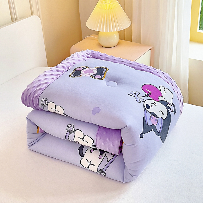 91家纺网 家纺一手货源 找家纺 吉咪兔家纺 25年新款三丽鸥库洛米儿童豆豆被针织棉幼儿园宝宝午睡春秋四季婴儿被子苹果库洛米