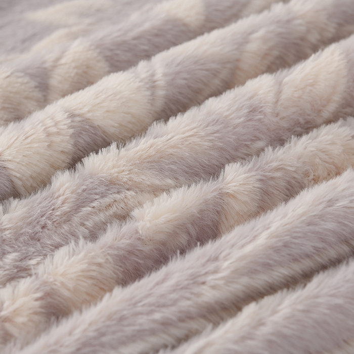 91家纺网 家纺一手货源 找家纺 德比尔斯 2025新款兔毛绒兔兔绒雕花牛奶绒四件套 馥雅-灰