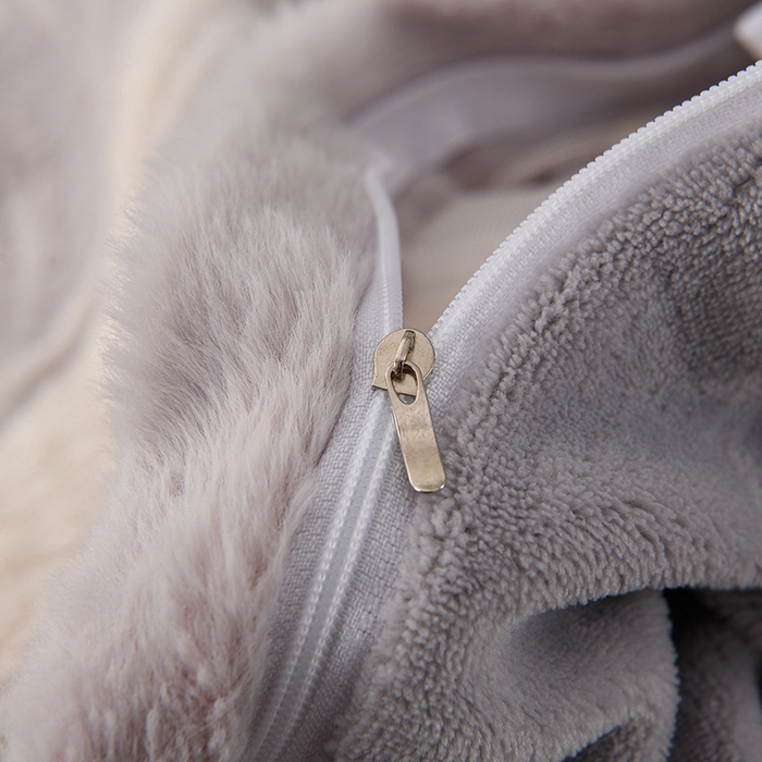 91家纺网 家纺一手货源 找家纺 德比尔斯 2025新款兔毛绒兔兔绒雕花牛奶绒四件套 馥雅-灰