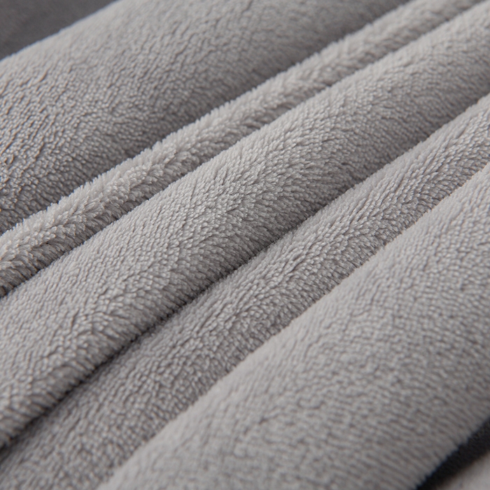 91家纺网 家纺一手货源 找家纺 德比尔斯 2025新款兔毛绒兔兔绒雕花牛奶绒四件套 蝴蝶-灰