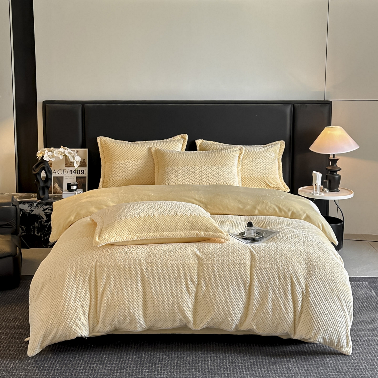 91家纺网 家纺一手货源 找家纺 源舍家纺 2025新款色织拼色编织提花轻奢牛奶绒四件套（场景一） 织锦-暖阳