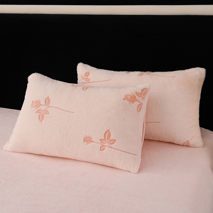 91家纺网 家纺一手货源 找家纺 德比尔斯 2025新款兔毛绒兔兔绒雕花牛奶绒四件套 叶影