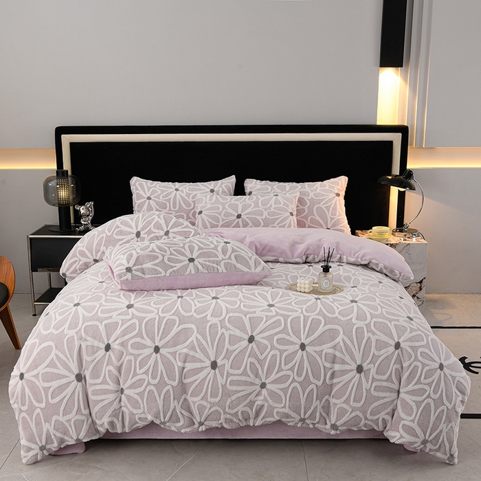 91家纺网 家纺一手货源 找家纺 德比尔斯 2025新款兔毛绒兔兔绒雕花牛奶绒四件套 伊宁紫