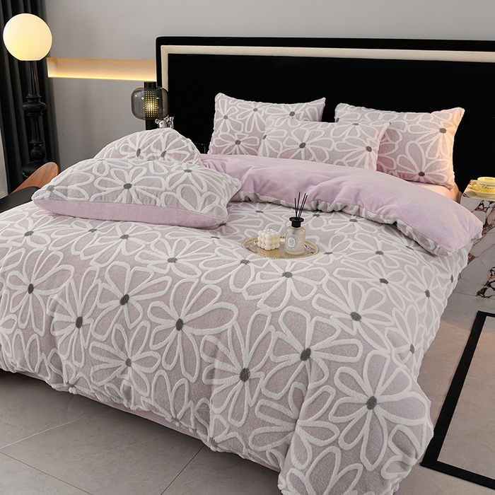 91家纺网 家纺一手货源 找家纺 德比尔斯 2025新款兔毛绒兔兔绒雕花牛奶绒四件套 伊宁紫