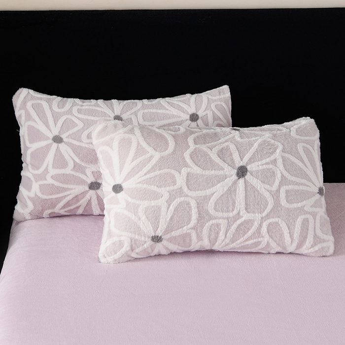 91家纺网 家纺一手货源 找家纺 德比尔斯 2025新款兔毛绒兔兔绒雕花牛奶绒四件套 伊宁紫