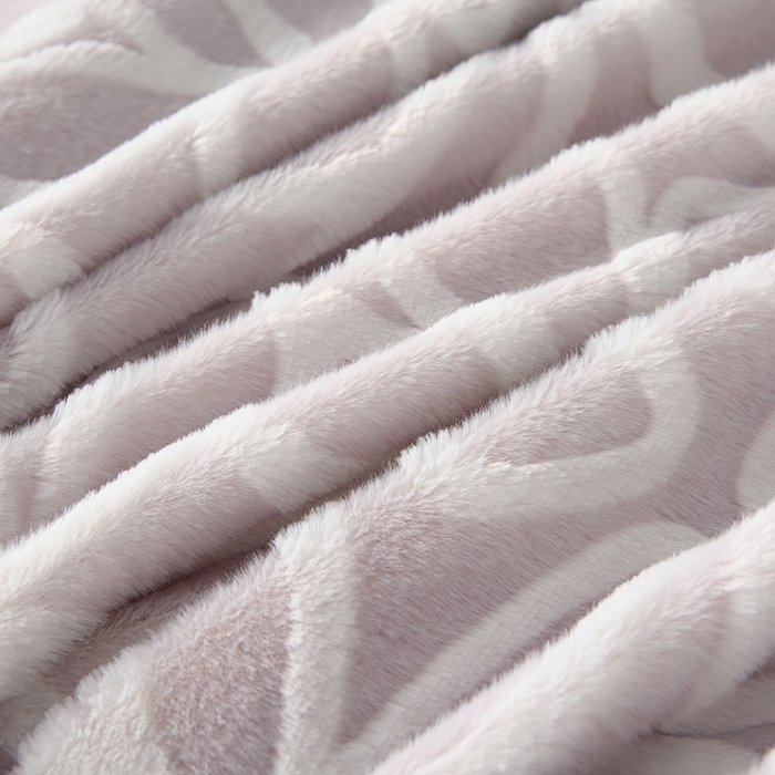 91家纺网 家纺一手货源 找家纺 德比尔斯 2025新款兔毛绒兔兔绒雕花牛奶绒四件套 伊宁紫