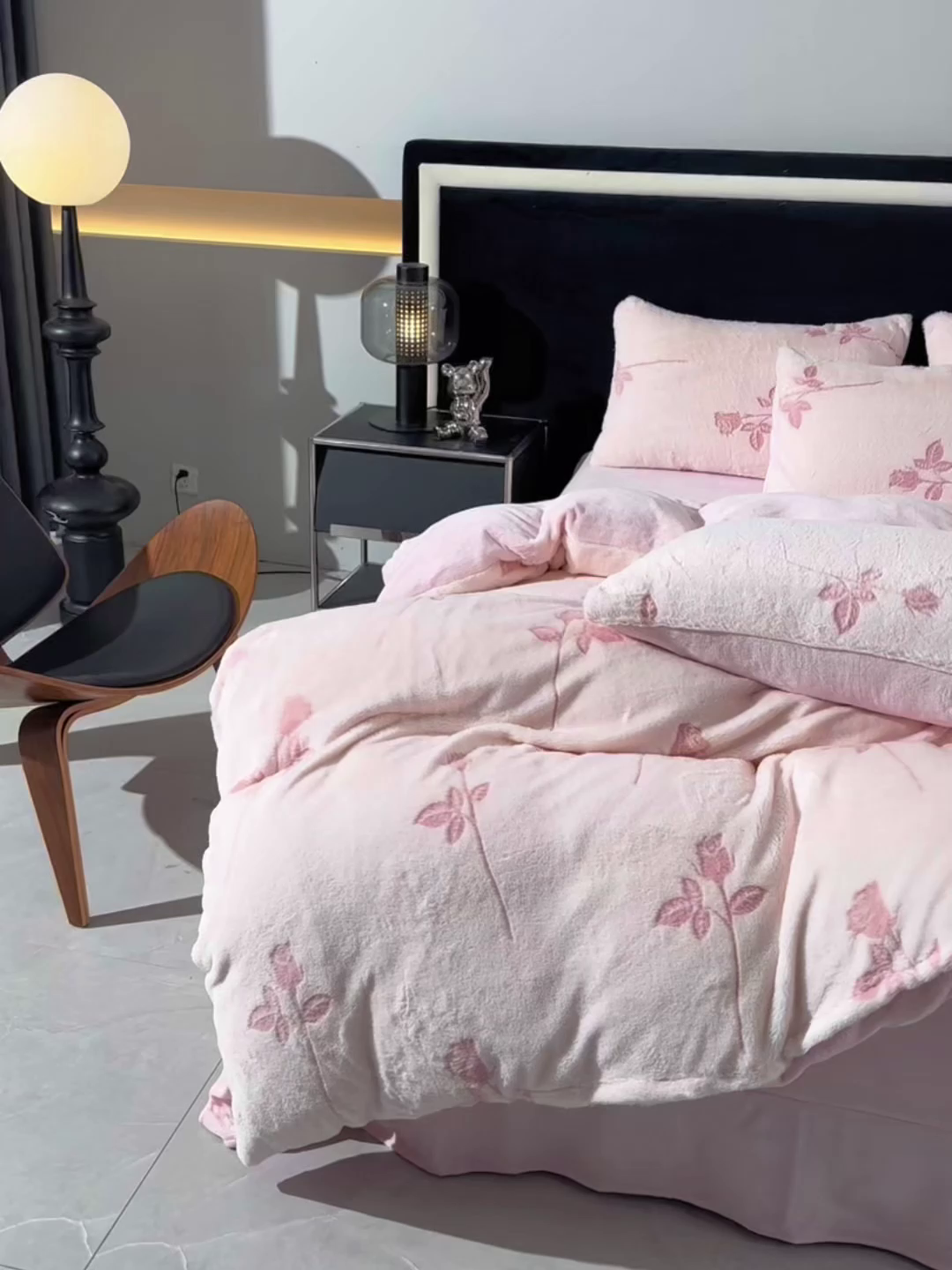 91家纺网 家纺一手货源 找家纺 德比尔斯 2025新款兔毛绒兔兔绒雕花牛奶绒四件套 叶影