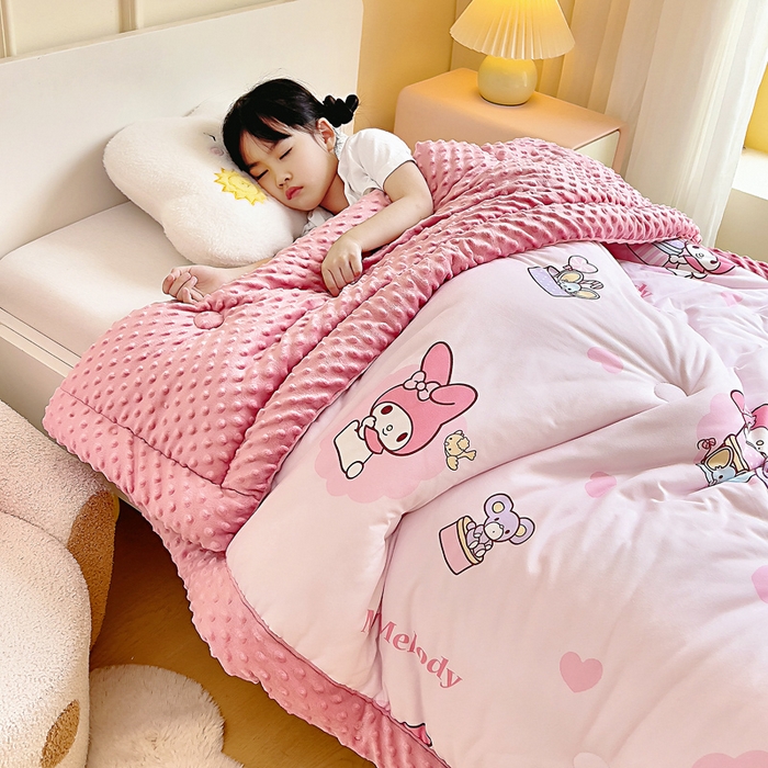 91家纺网 家纺一手货源 找家纺 吉咪兔家纺 25年新款三丽鸥库洛米儿童豆豆被针织棉幼儿园宝宝午睡春秋四季婴儿被子星星美乐蒂