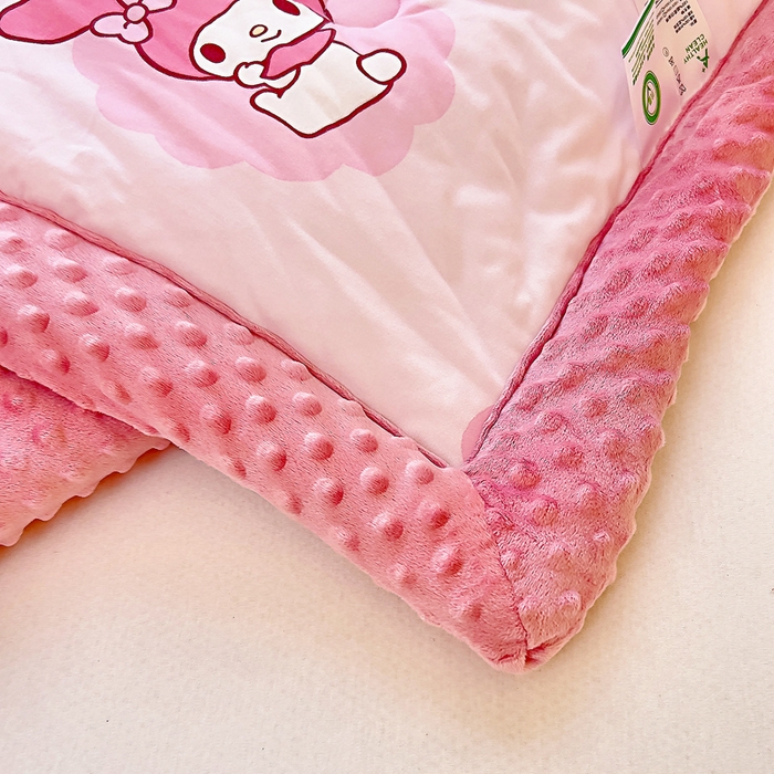 91家纺网 家纺一手货源 找家纺 吉咪兔家纺 25年新款三丽鸥库洛米儿童豆豆被针织棉幼儿园宝宝午睡春秋四季婴儿被子星星美乐蒂