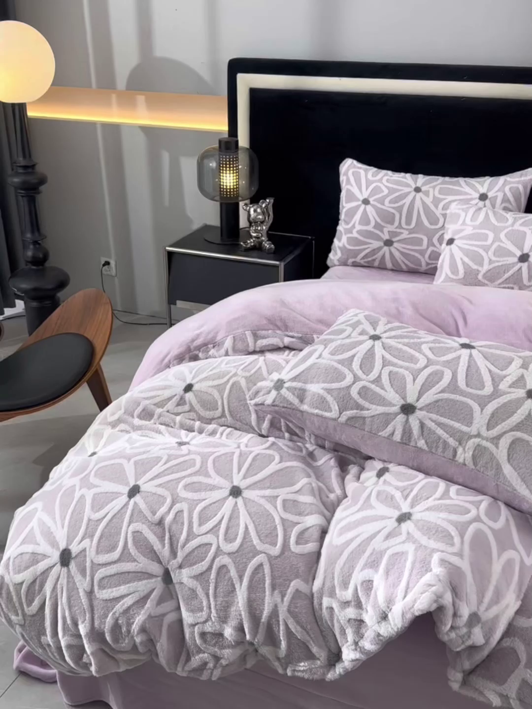 91家纺网 家纺一手货源 找家纺 德比尔斯 2025新款兔毛绒兔兔绒雕花牛奶绒四件套 伊宁紫