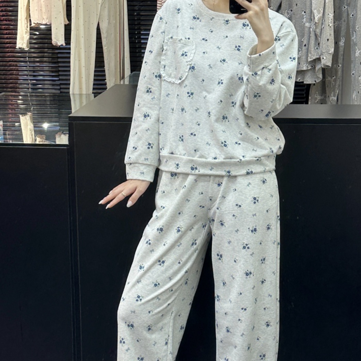 91家纺网 家纺一手货源 找家纺 妍景家居生活馆 2025新款卫衣碎花圆领套装 浅灰