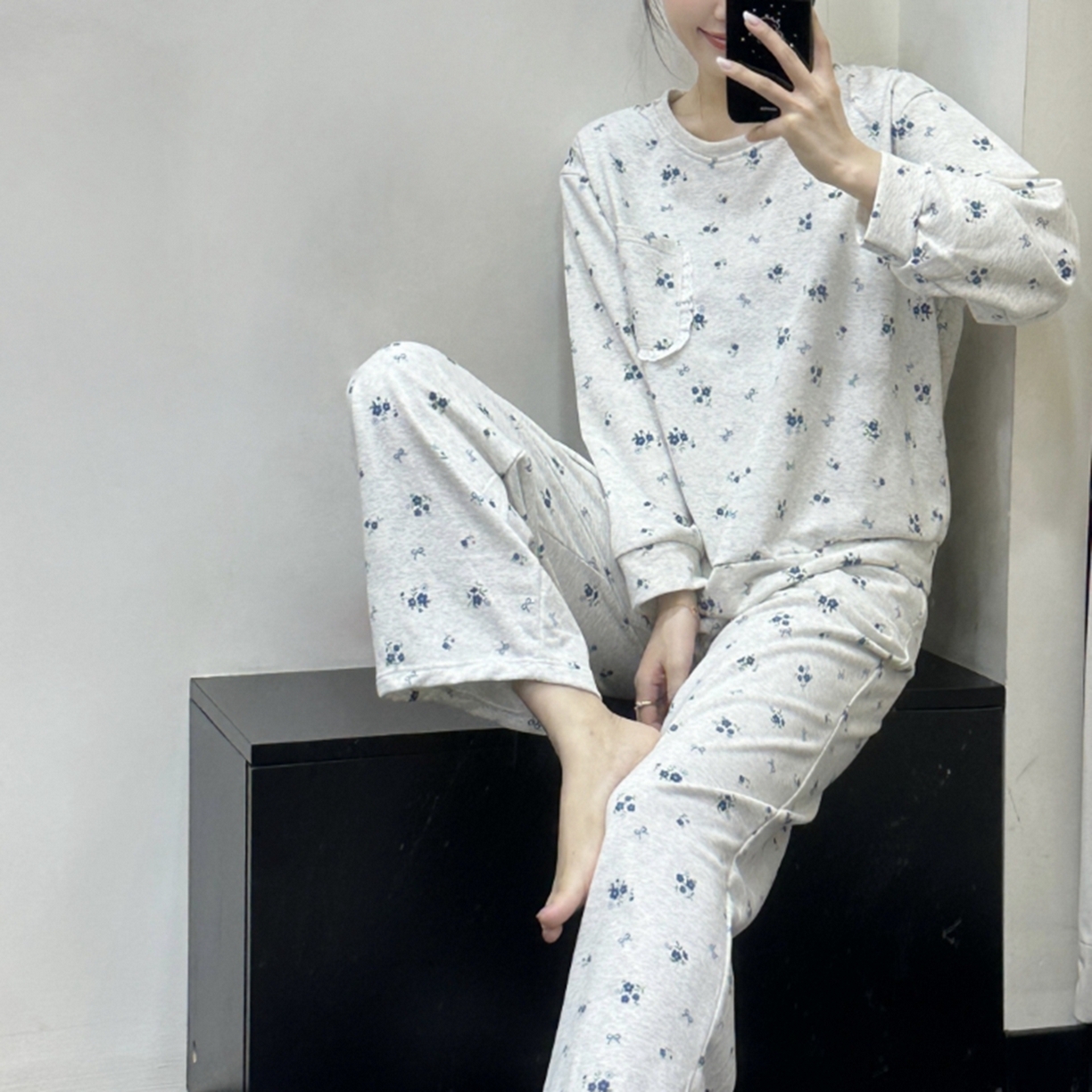 91家纺网 家纺一手货源 找家纺 妍景家居生活馆 2025新款卫衣碎花圆领套装 浅灰